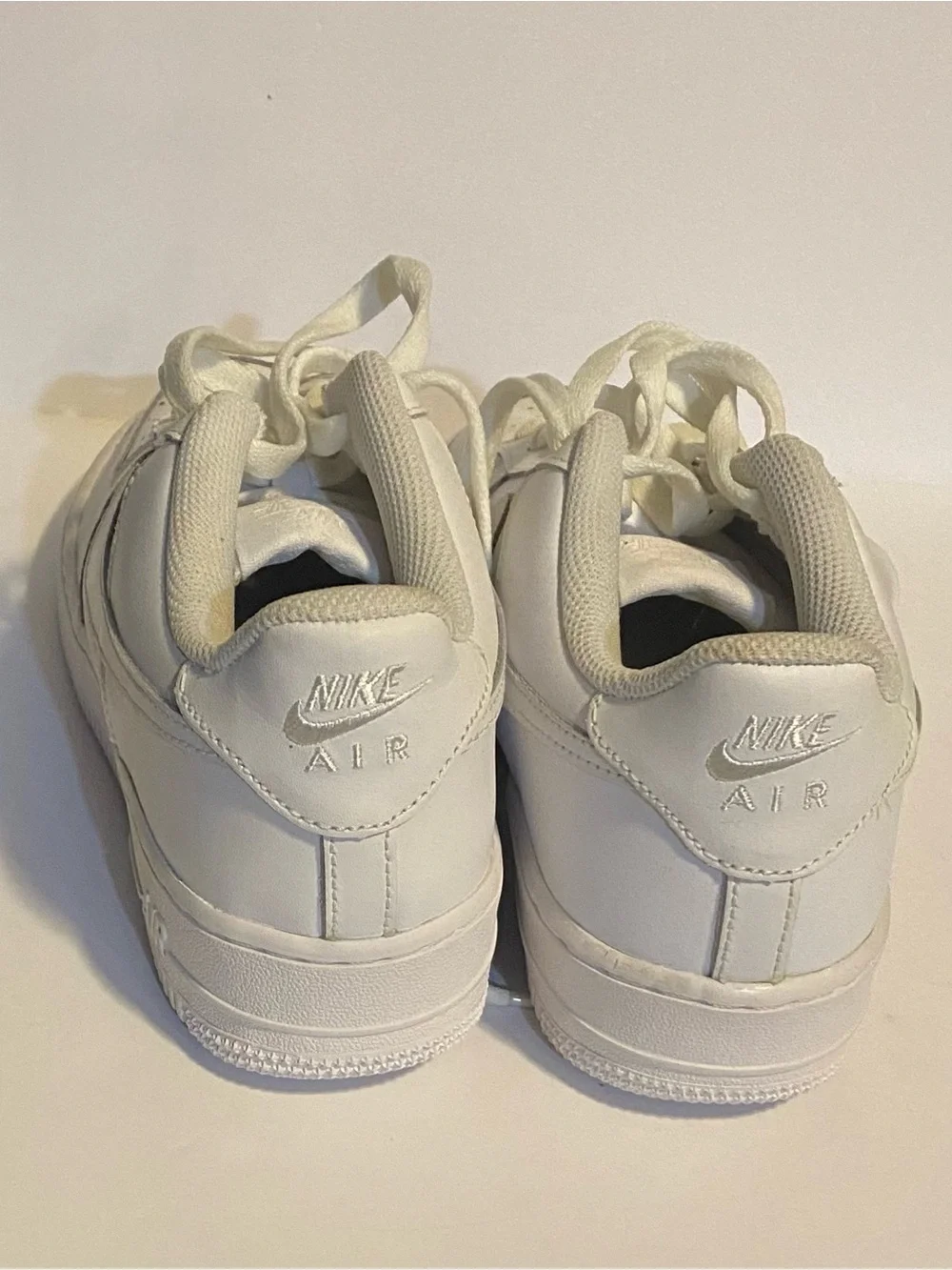 NWOT Nike Air White Force 1 Low-Top Sneakers with Classic Swoosh Y DH2920-1